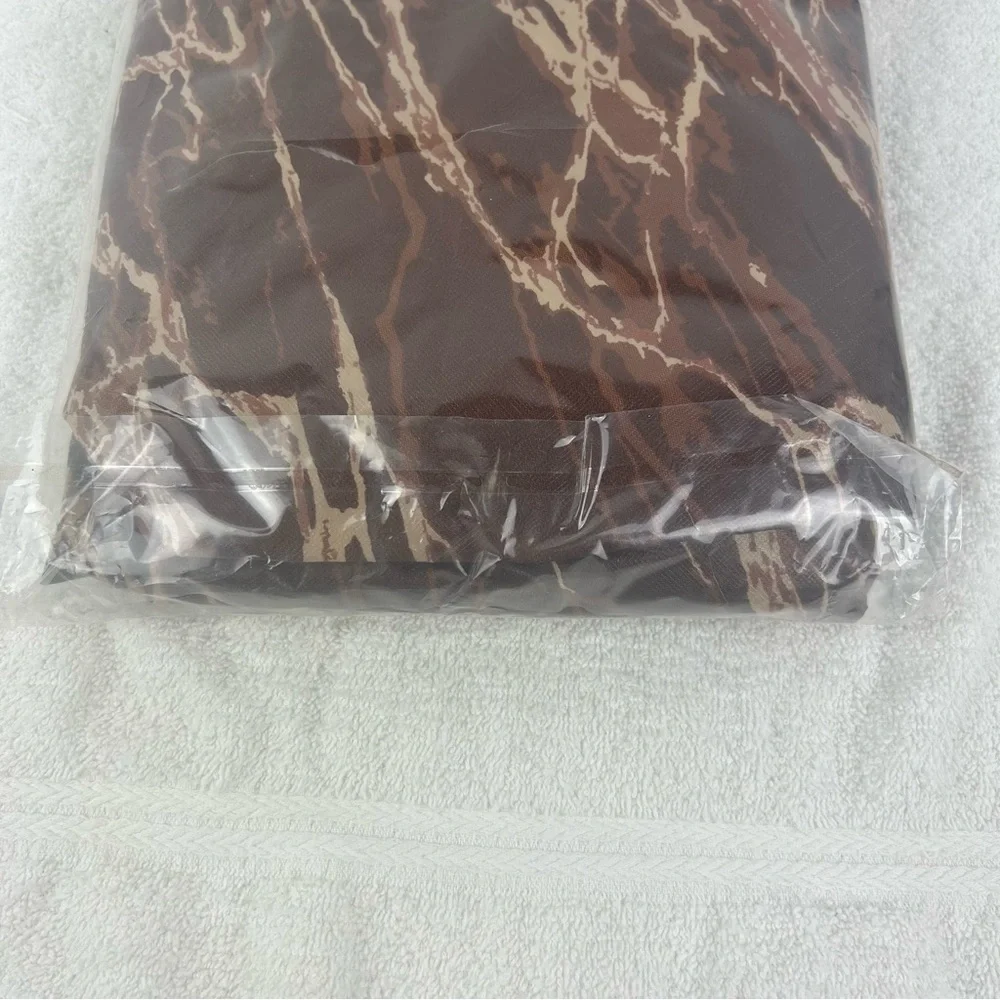 NIB - Marble Brown 48